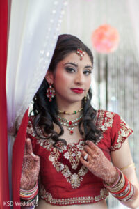 Indian Bridal makeup beauty tips for bride indian wedding hair style, trendy hairstyles hair care makeup artist ladies beauty parlour salon Malad mumbai bridal pre bridal package reasonable cost Rs 4000 complete family bridal package Rs 10000